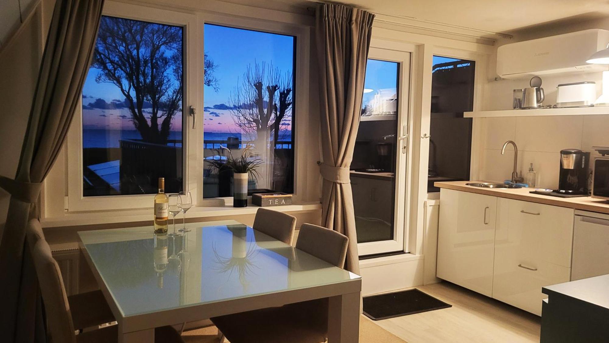 Slapen Aan Het Ijsselmeer - With Seaview And Sunset Stavoren Exterior foto