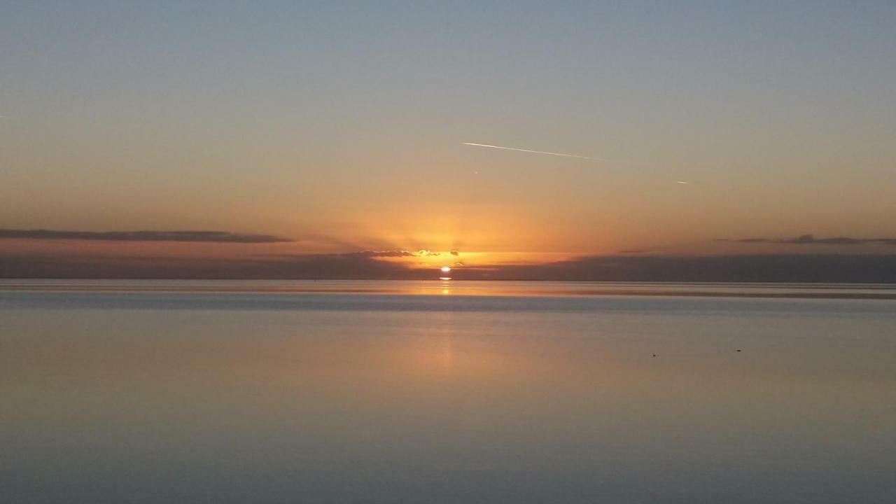 Slapen Aan Het Ijsselmeer - With Seaview And Sunset Stavoren Exterior foto