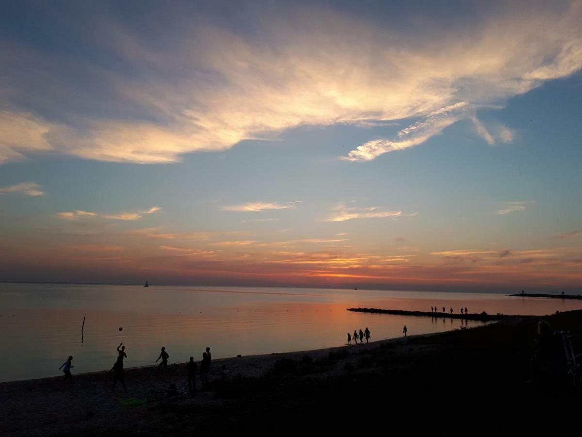 Slapen Aan Het Ijsselmeer - With Seaview And Sunset Stavoren Exterior foto
