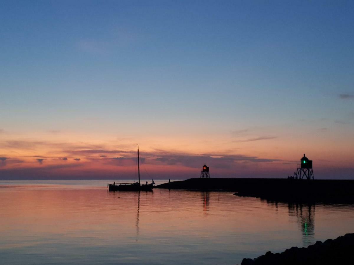 Slapen Aan Het Ijsselmeer - With Seaview And Sunset Stavoren Exterior foto